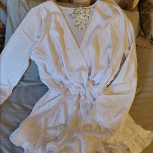 Honey Belle White Long Sleeve Romper sz. S